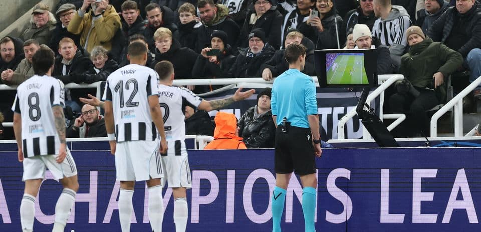 UEFA представила платформу Clearline для объяснения решений VAR болельщикам
