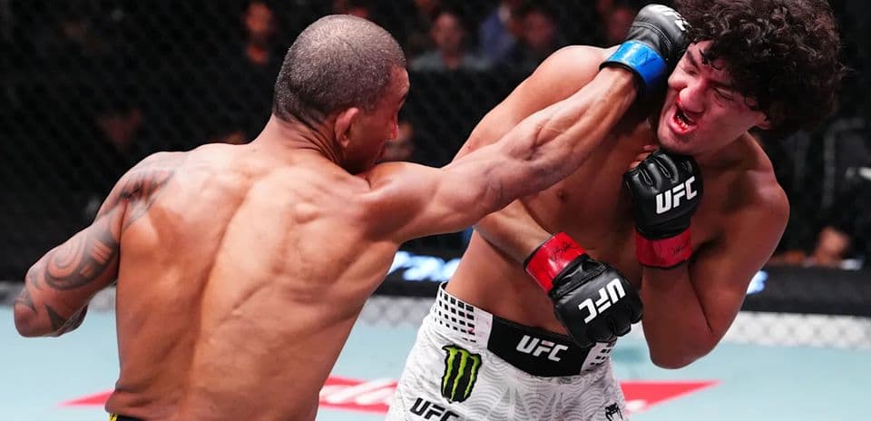 Рауль Росас-младший вспоминает страшный финал боя UFC Vegas 121 с Раони Барселосом: «Я не знал, жив ли он»