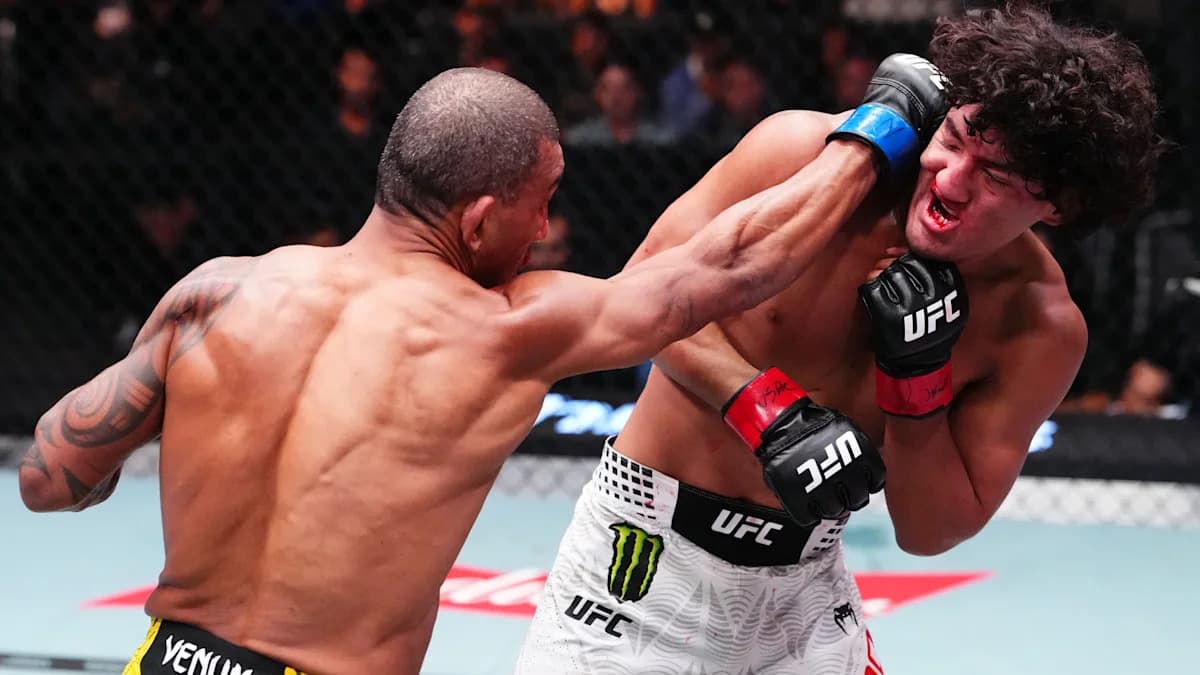 Рауль Росас-младший вспоминает страшный финал боя UFC Vegas 121 с Раони Барселосом: «Я не знал, жив ли он»