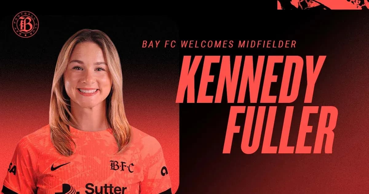 Кенеди Фуллер в форме Bay FC на фоне градиента Кенеди Фуллер в форме Bay FC на фоне градиента