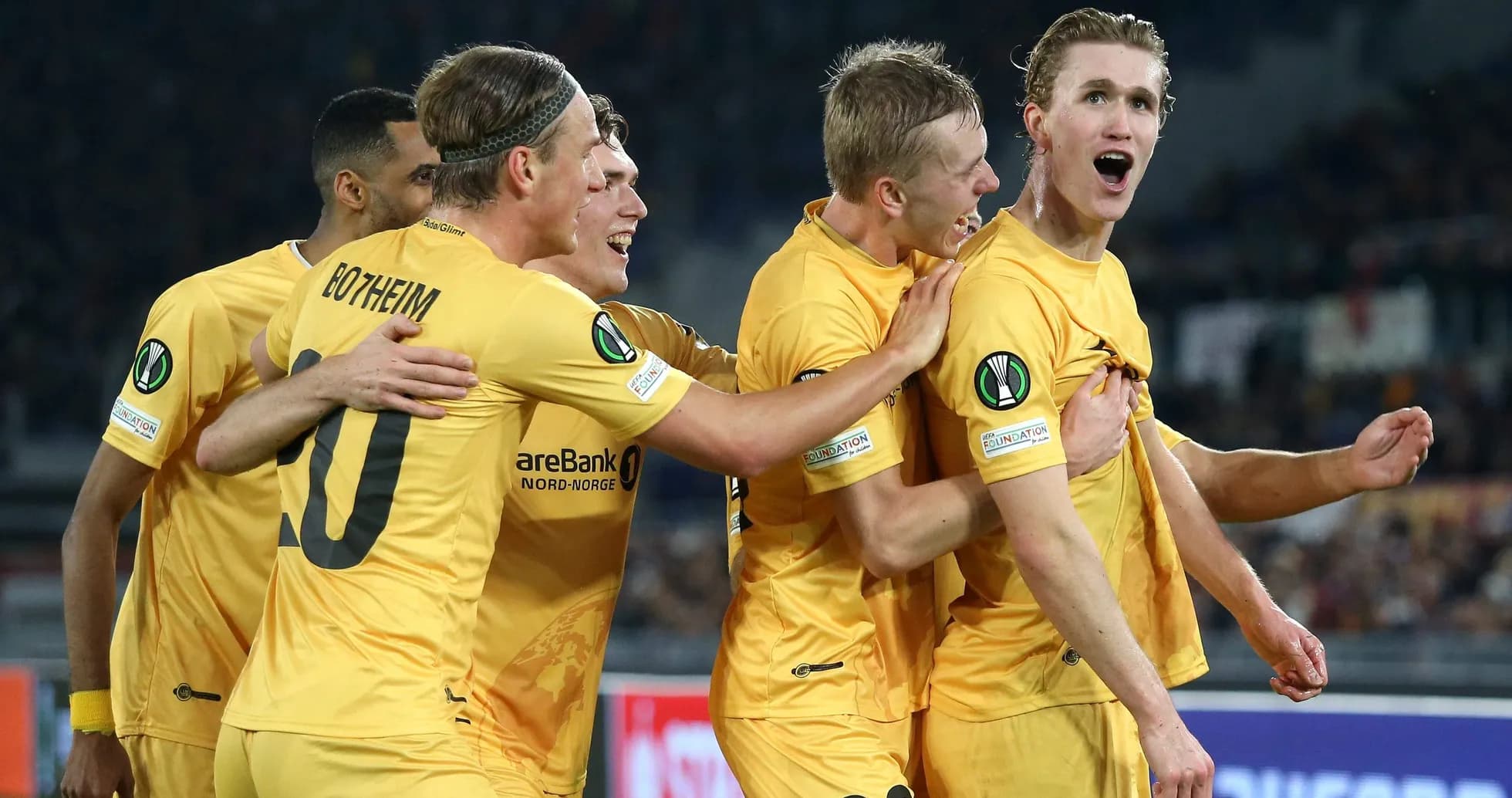 Игроки Bodo/Glimt празднуют гол Игроки Bodo/Glimt празднуют гол