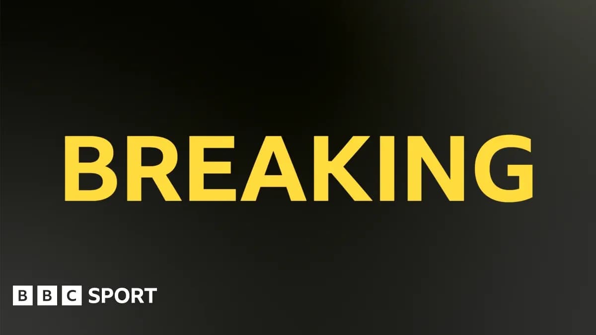 Слово 'BREAKING' на черном фоне Слово 'BREAKING' на черном фоне