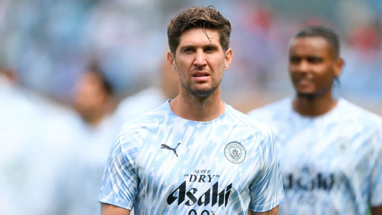 Игрок в форме Manchester City на тренировке Игрок в форме Manchester City на тренировке