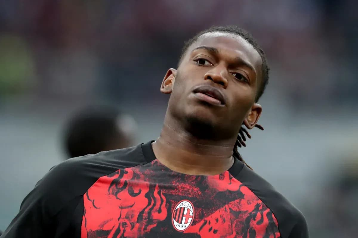 Игрок в форме AC Milan на тренировке Игрок в форме AC Milan на тренировке