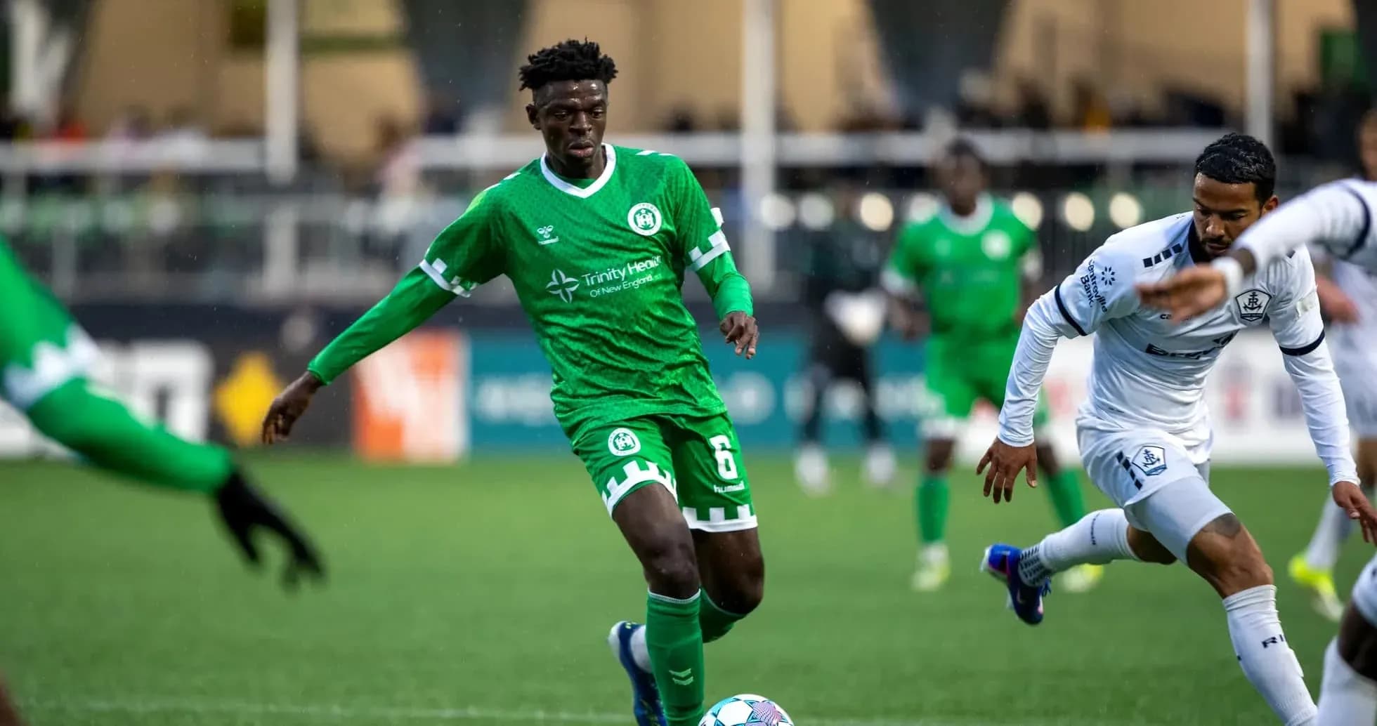 Игроки NY Cosmos и Hartford Athletic на поле Игроки NY Cosmos и Hartford Athletic на поле