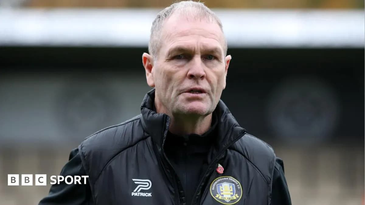 Тренер клуба Gainsborough Trinity на стадионе Тренер клуба Gainsborough Trinity на стадионе