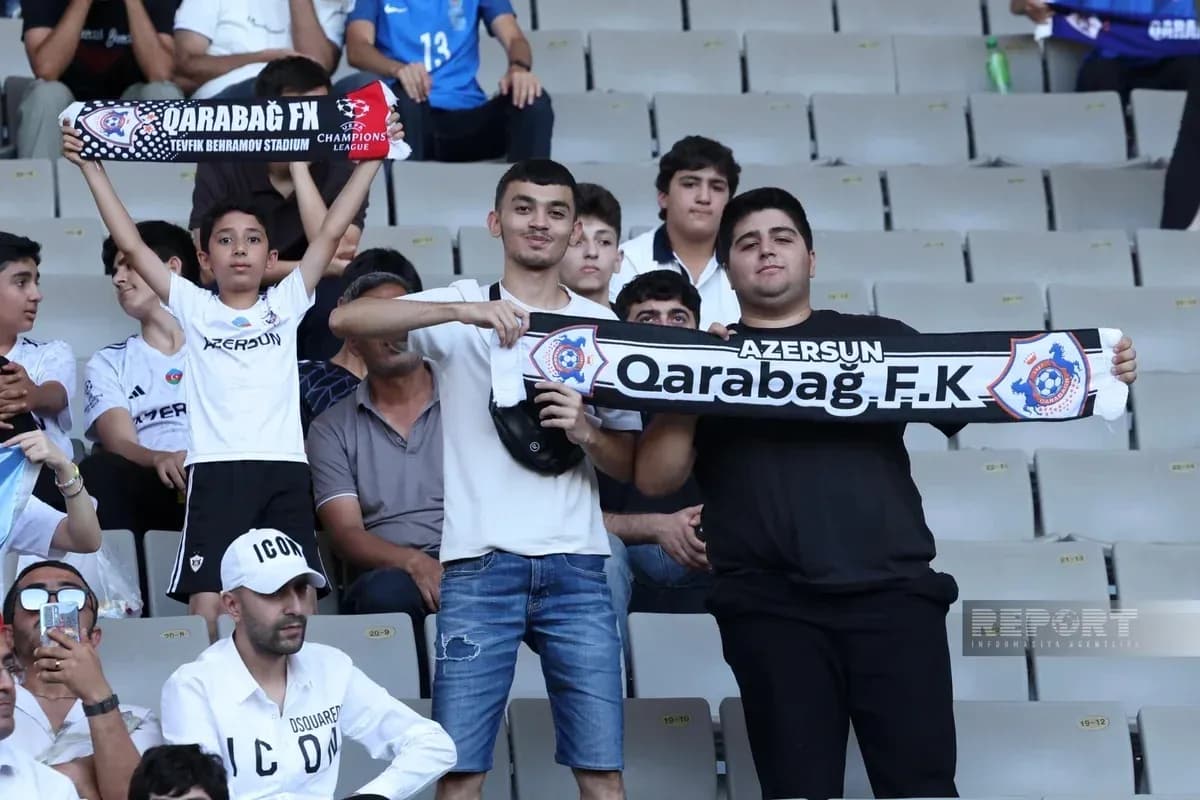Болельщики Qarabağ на стадионе Болельщики Qarabağ на стадионе